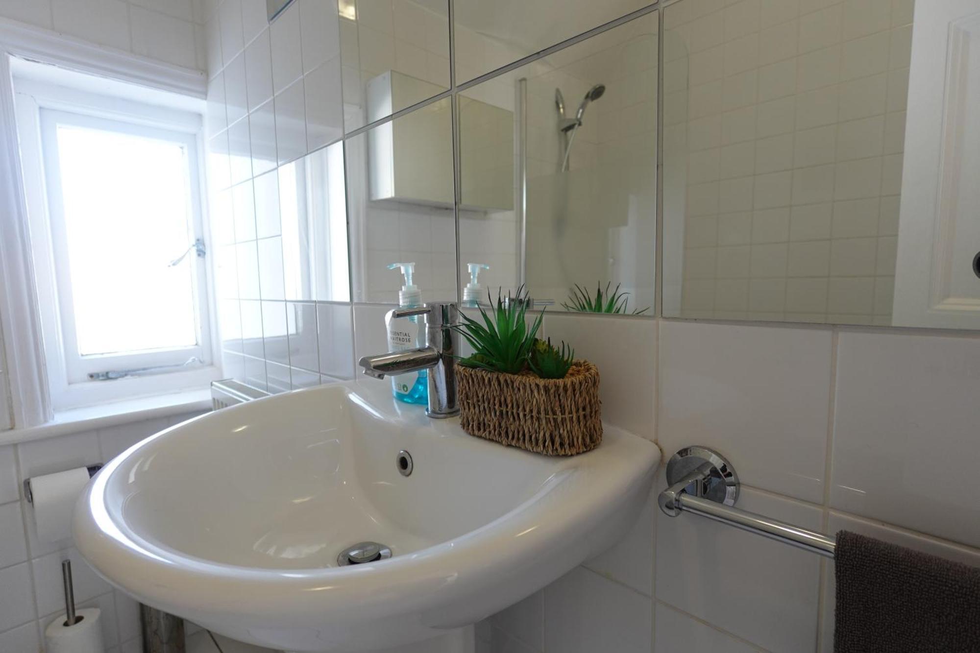 Apartment In Canford Cliffs Close To Sandbanks Beach Poole Ngoại thất bức ảnh